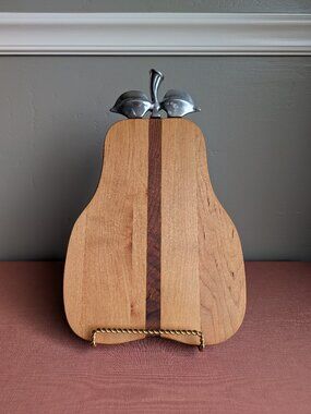 Pear‑Shaped Wood Cutting Board w/ Pewter Stem & Leaves 15” Vintage Kitchen Décor